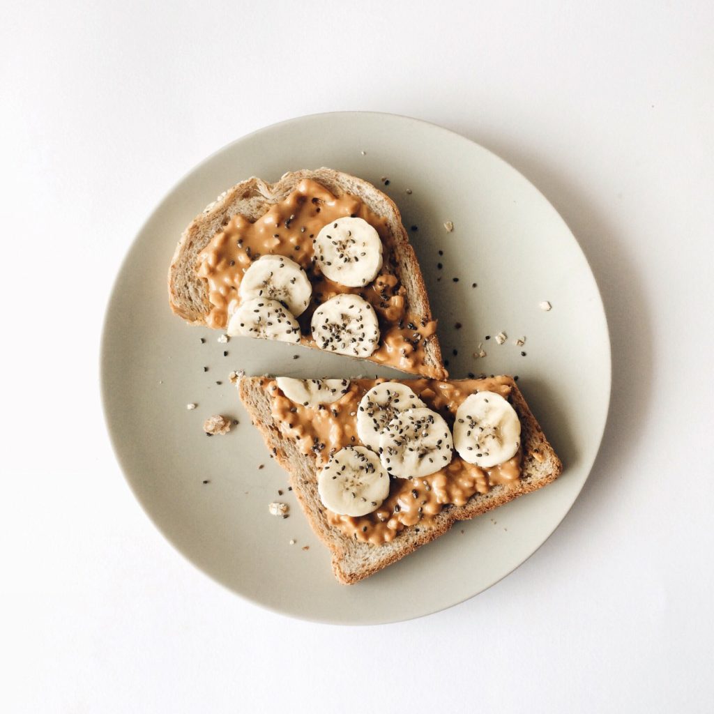 Toast with peanut butter and bananas