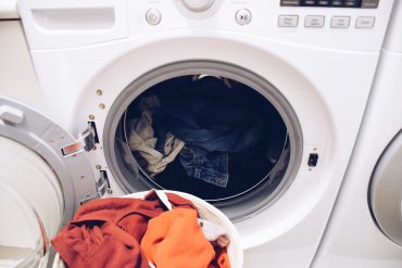 Laundry basket and washing machine