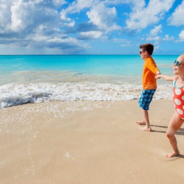 How to Plan a Beach Day with Kids | joovy magazine