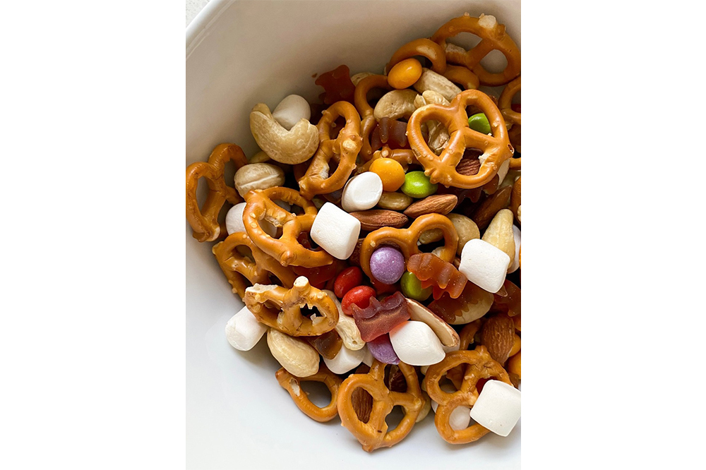 krysten diy trail mix Joovy Magazine Summertime snack 