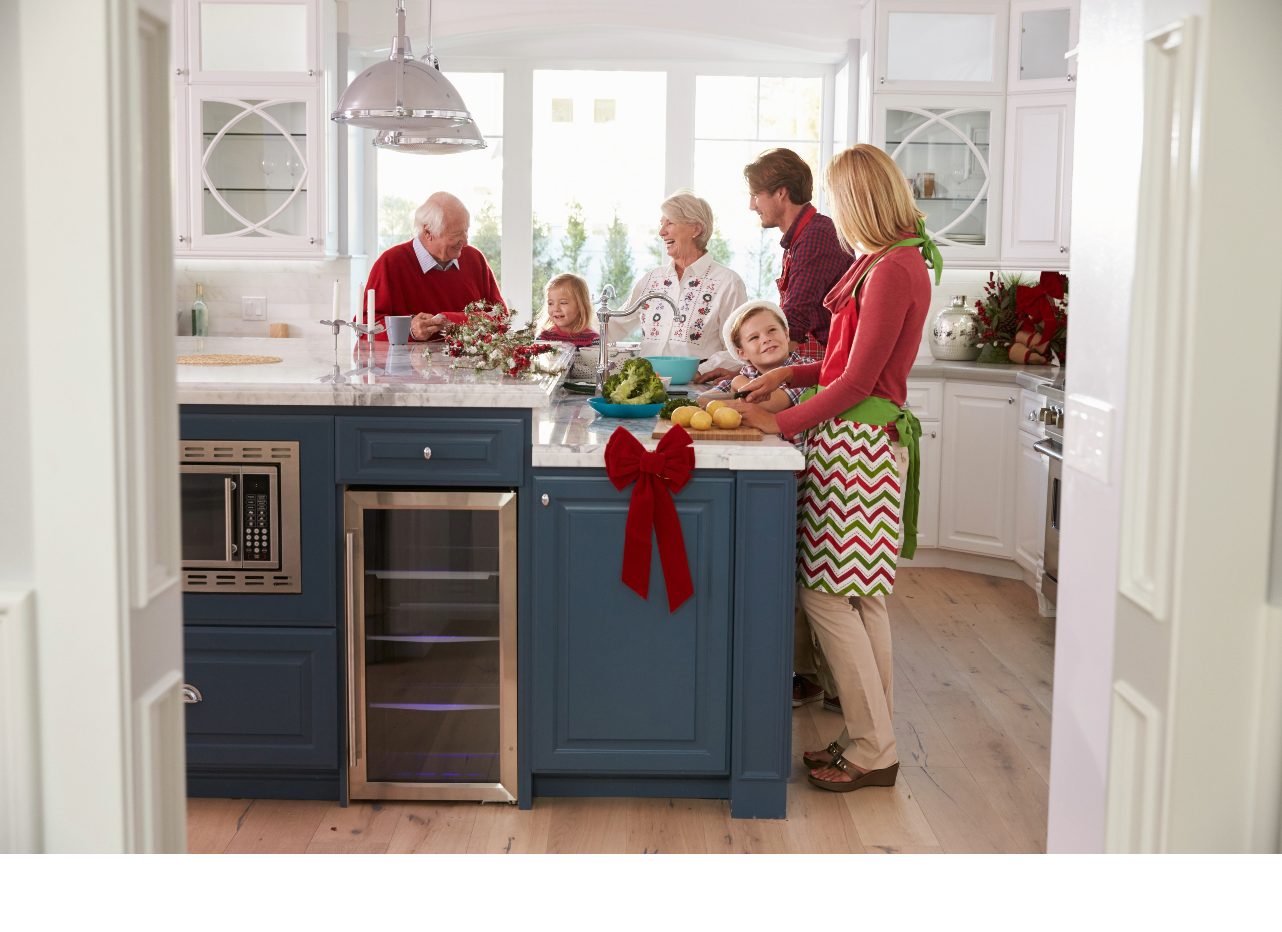 Entire family helping in the kitchen for Christmas dinner.